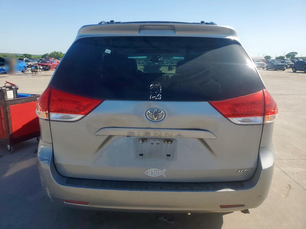 5TDYK3DC9DS350409 2013 Toyota Sienna Xle