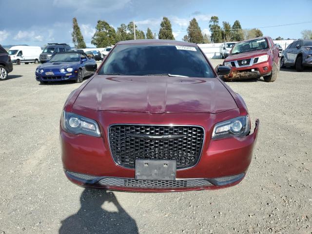  CHRYSLER 300 2018 Красный