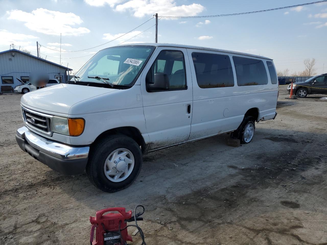 2006 Ford Econoline E350 Super Duty Wagon zu verkaufen in Pekin, IL - Front End
