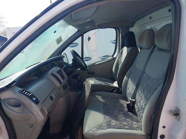 2005 VAUXHALL VIVARO 290