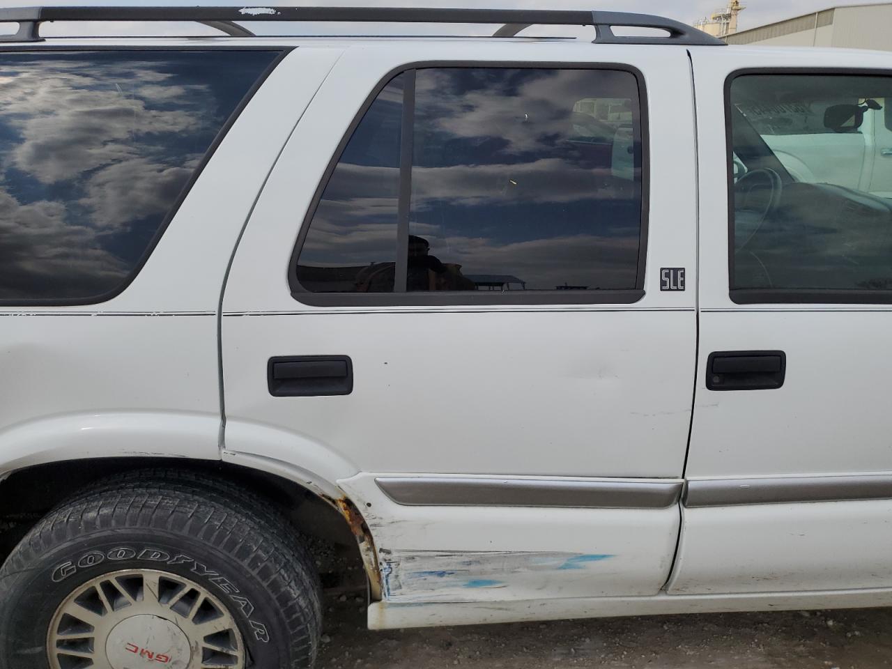 1998 GMC Jimmy VIN: 1GKDT13W9W2548482 Lot: 53700445