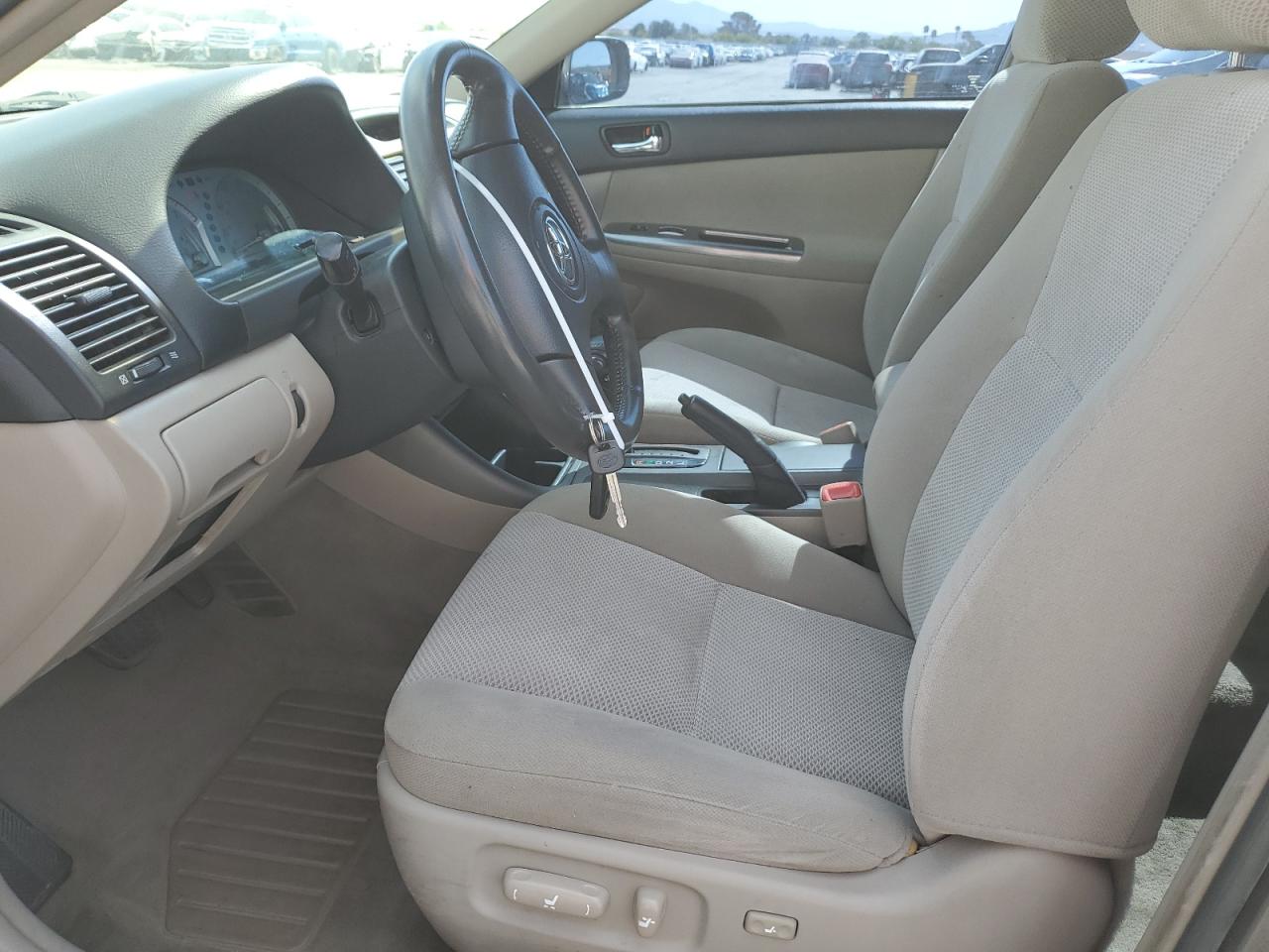 2004 Toyota Camry Le VIN: 4T1BE32K74U904111 Lot: 54249425