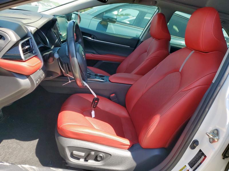  TOYOTA CAMRY 2021 Biały