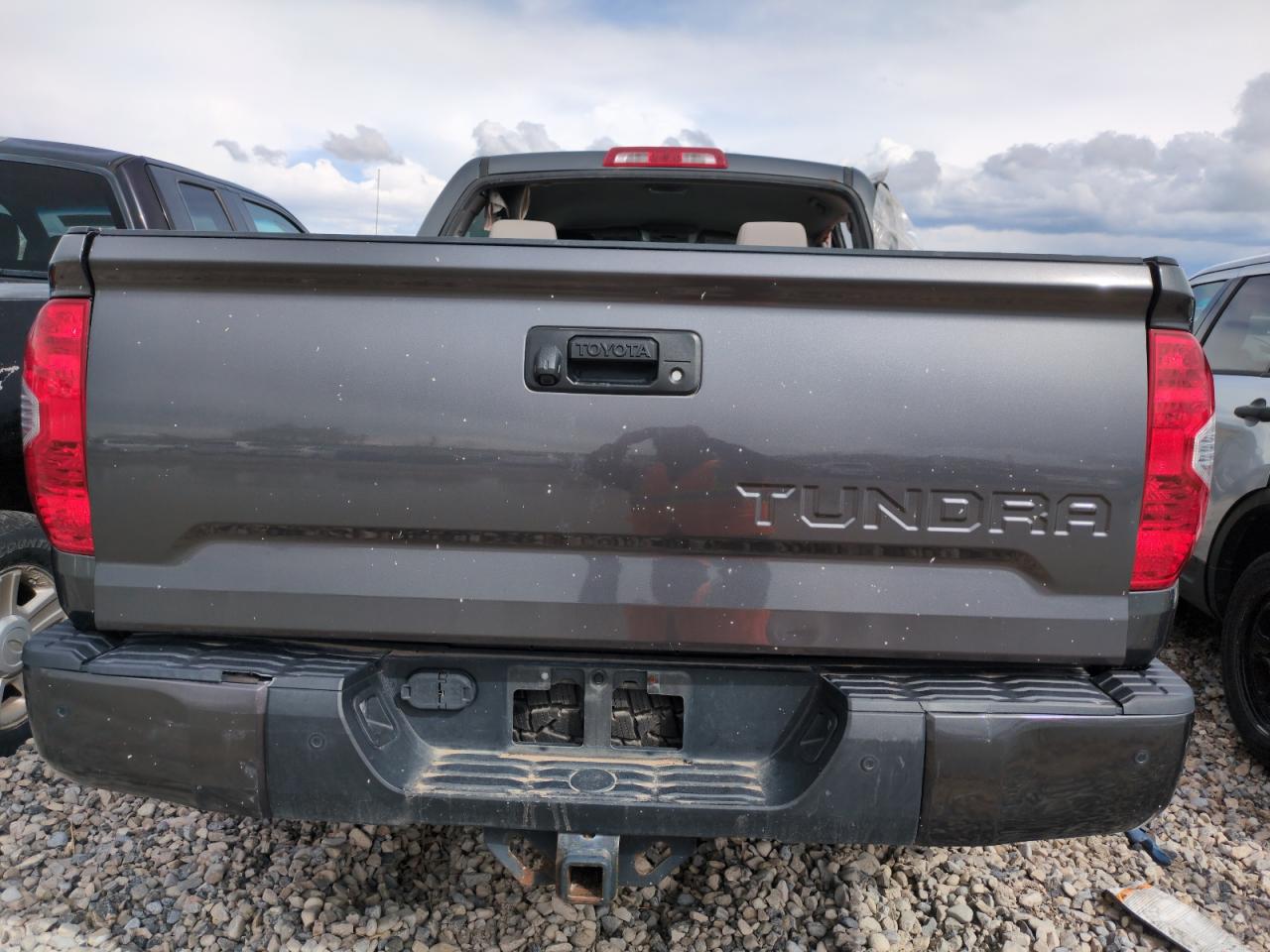 5TFDW5F14HX605266 2017 Toyota Tundra Crewmax Sr5
