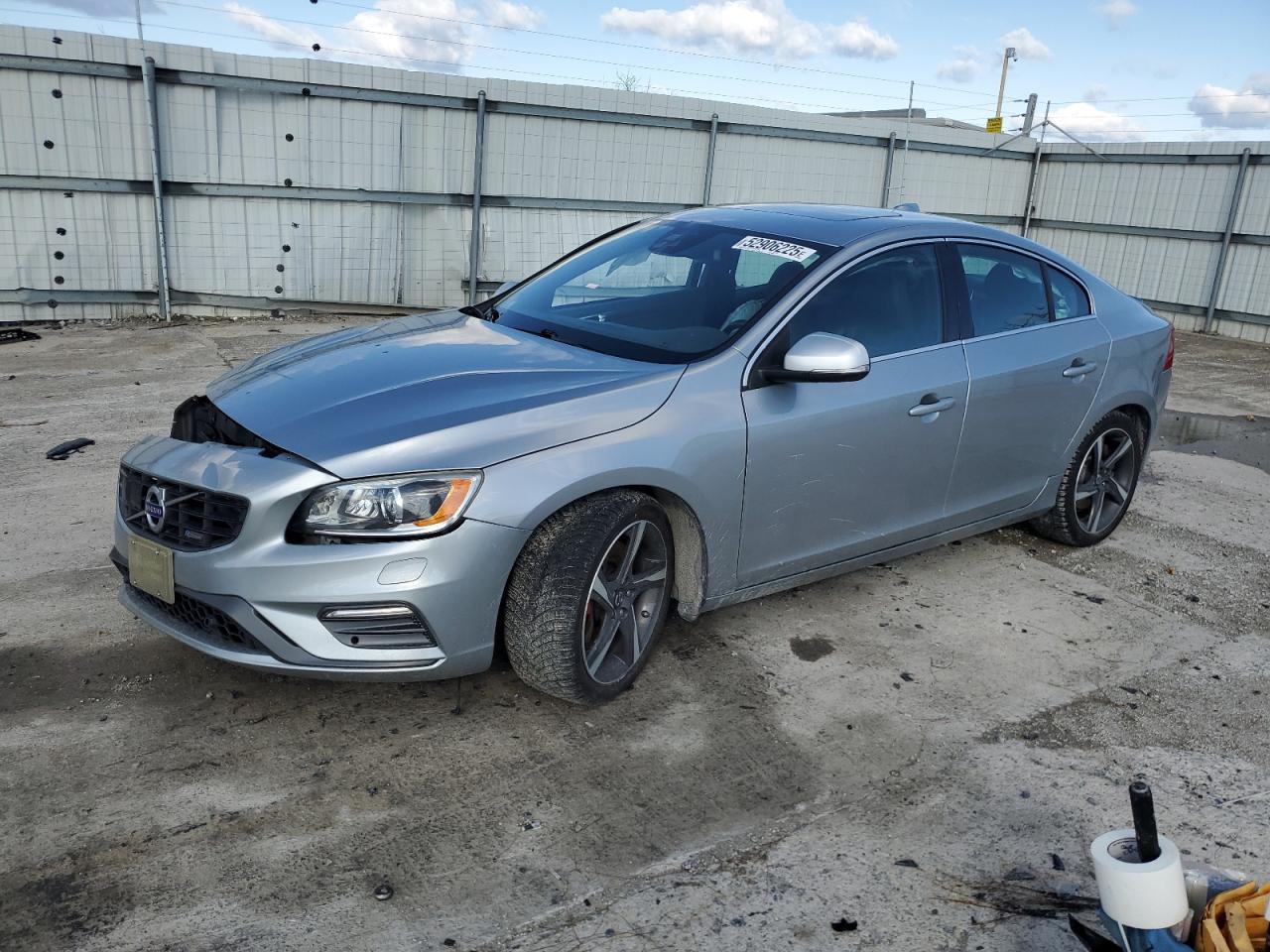 2015 Volvo S60 Platinum en Venta en Walton, KY - Side