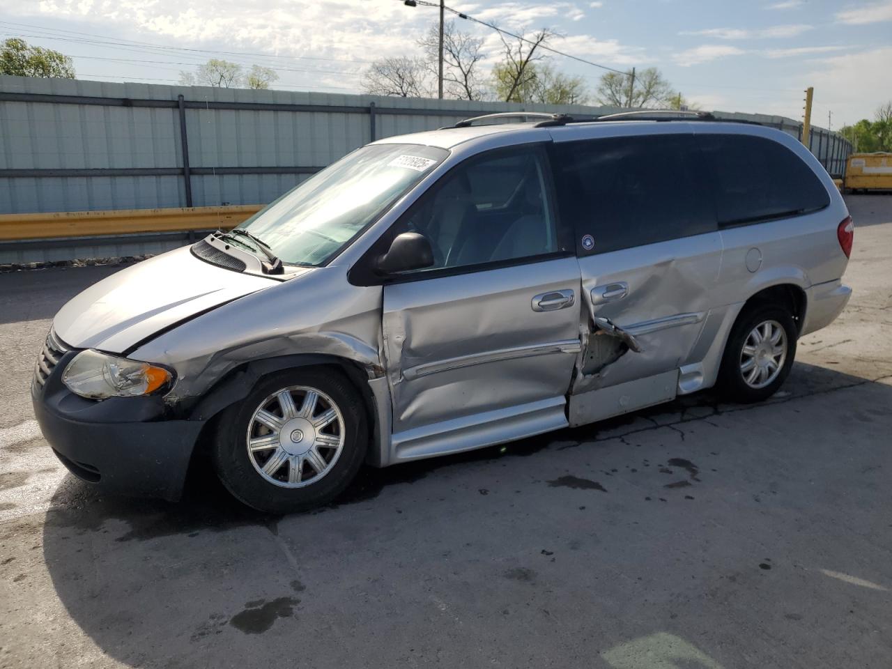 2007 Chrysler Town & Country Touring на продаже в Lebanon, TN - Side