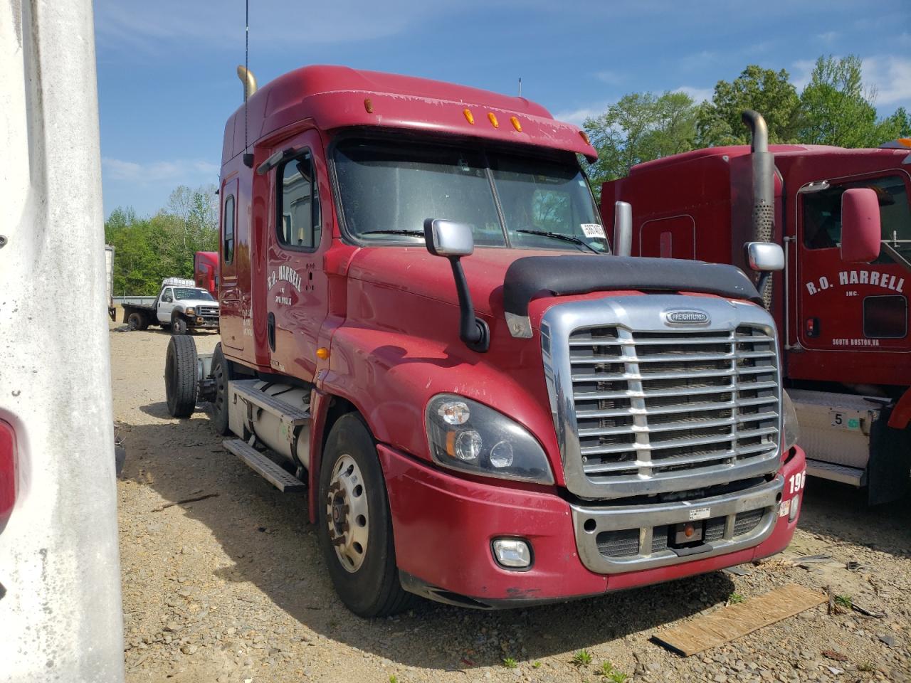 2009 Freightliner Cascadia 125 for Sale in Chatham, VA - Minor Dent/Scratches