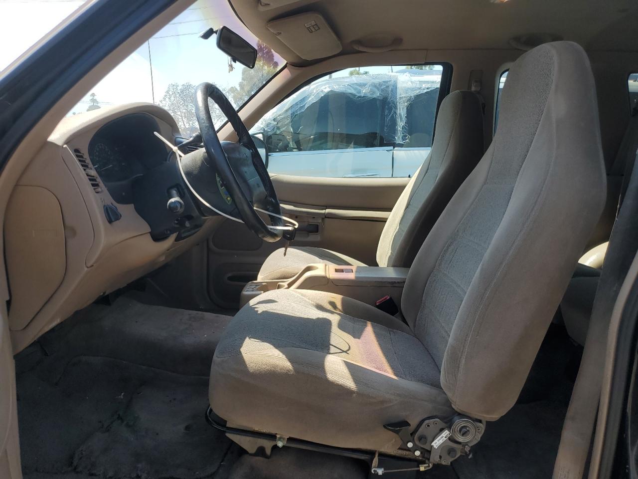 1996 Ford Explorer VIN: 1FMYU22E5XUA41413 Lot: 52197125