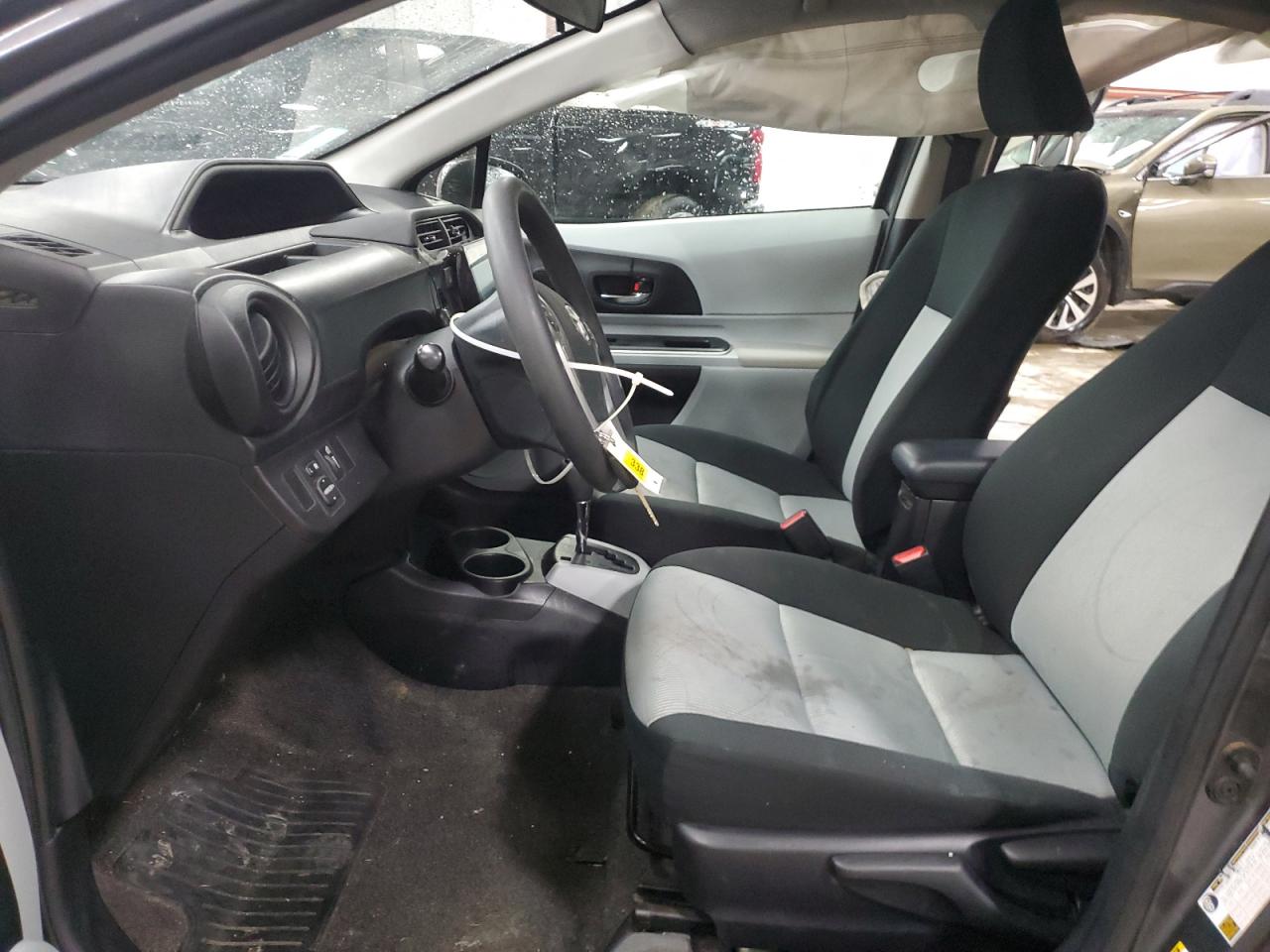 2014 Toyota Prius C VIN: JTDKDTB32E1570041 Lot: 52148345