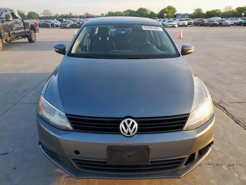 Sedans VOLKSWAGEN JETTA 2014 Szary