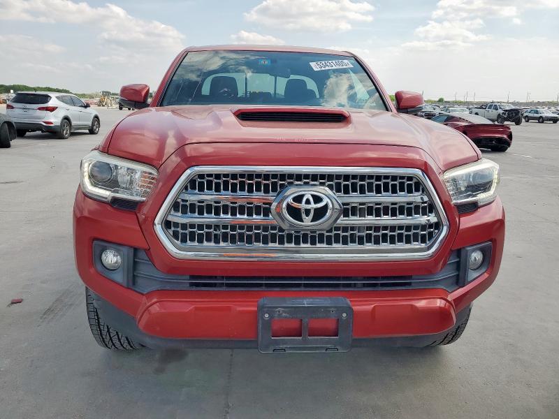  TOYOTA TACOMA 2017 Красный