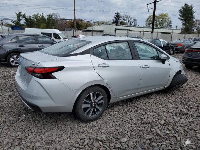  NISSAN VERSA 2021 Srebrny