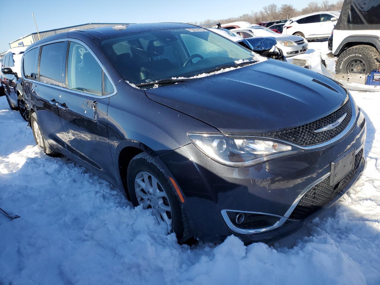 2020 Chrysler Pacifica - Image 4