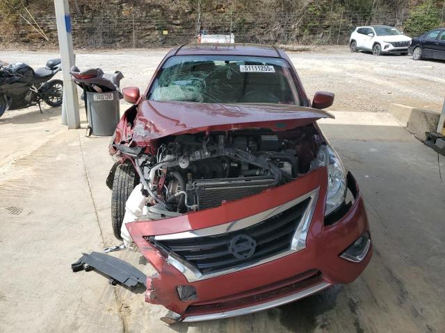  NISSAN VERSA 2018 Красный