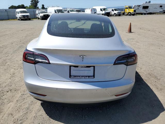  TESLA MODEL 3 2018 Сріблястий