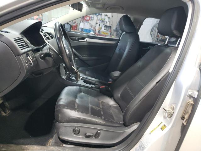  VOLKSWAGEN PASSAT 2015 Серебристый