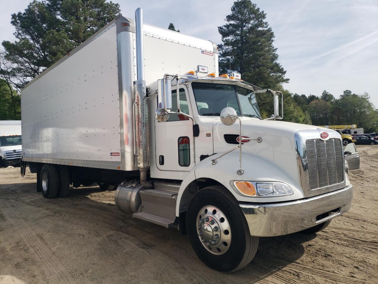 2015 Peterbilt 337 Box Truck للبيع في Seaford، DE - Minor Dent/Scratches