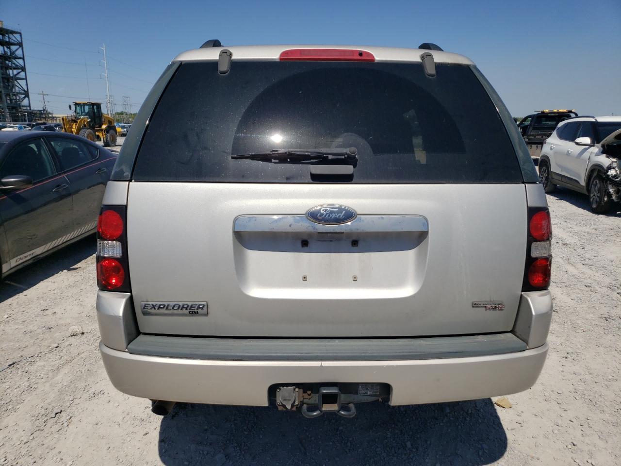 2007 Ford Explorer Xlt VIN: 1FMEU63E17UA83635 Lot: 52113555