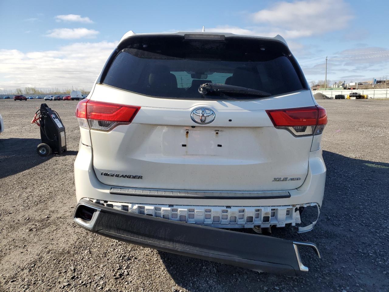 2018 Toyota Highlander Se VIN: 5TDJZRFH1JS535039 Lot: 52555835