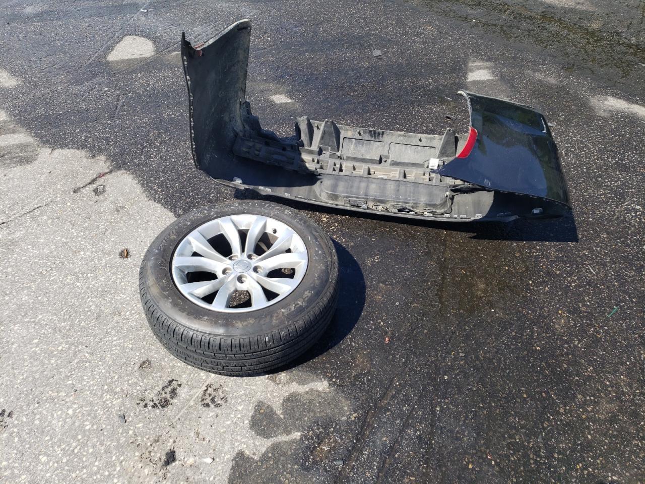 2015 Chrysler 300 Limited VIN: 2C3CCAAGXFH801923 Lot: 52380885