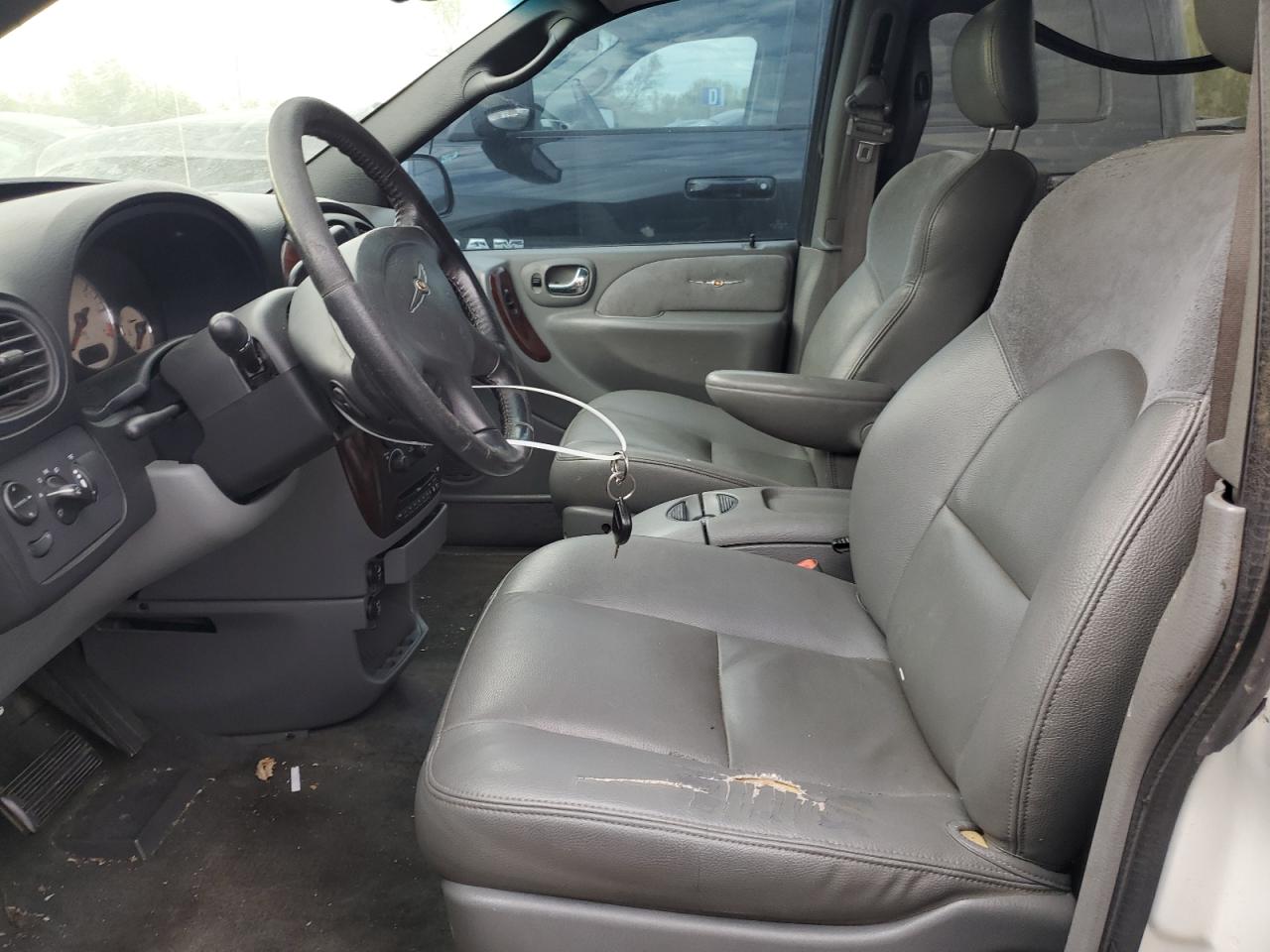 2004 Chrysler Town & Country Limited VIN: 2C8GP64L34R545069 Lot: 52137785