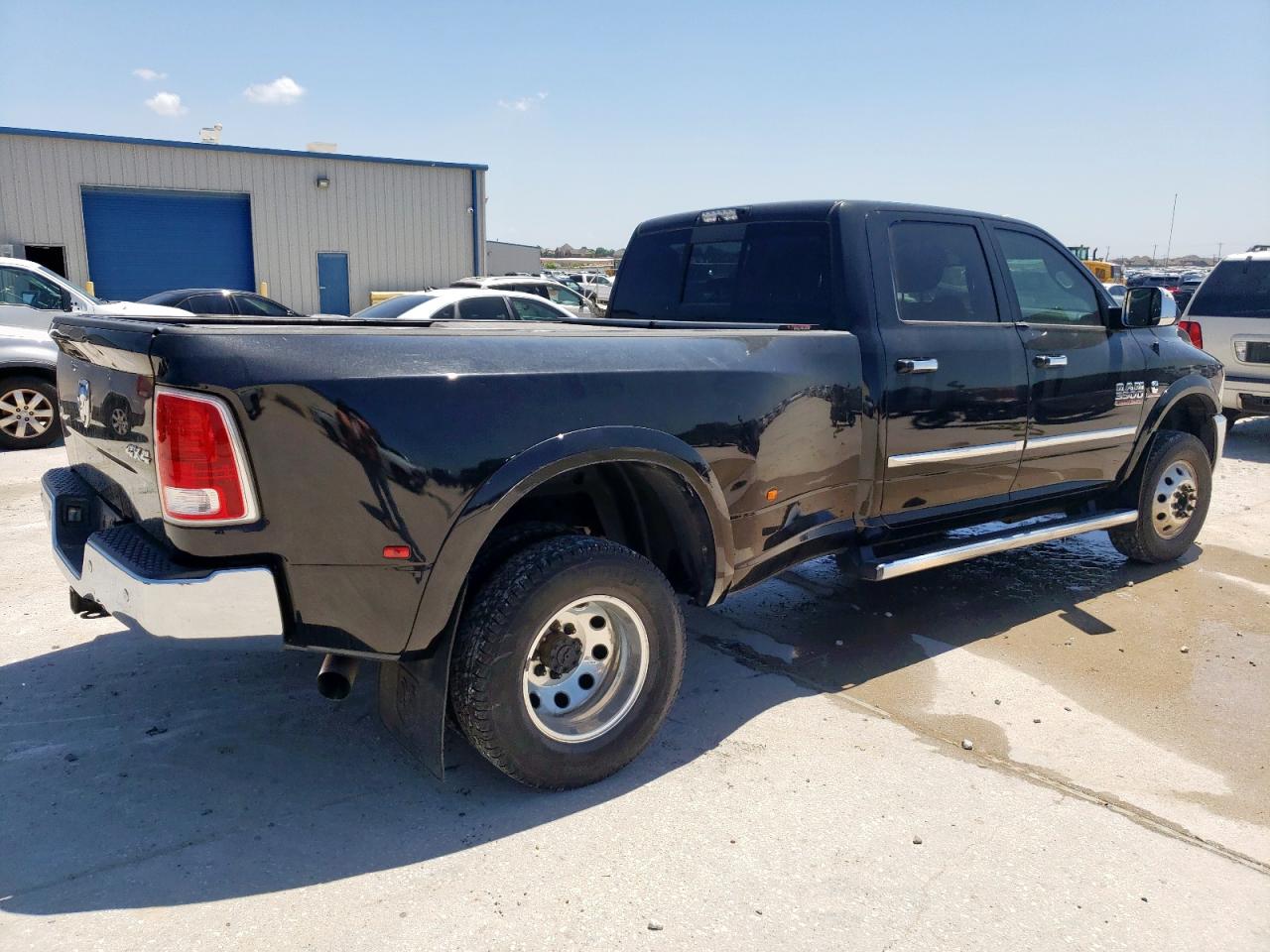 2016 RAM 3500 - Image 3