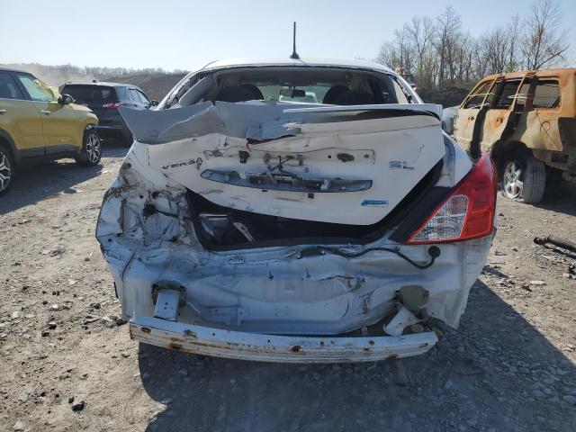 Sedans NISSAN VERSA 2015 Biały