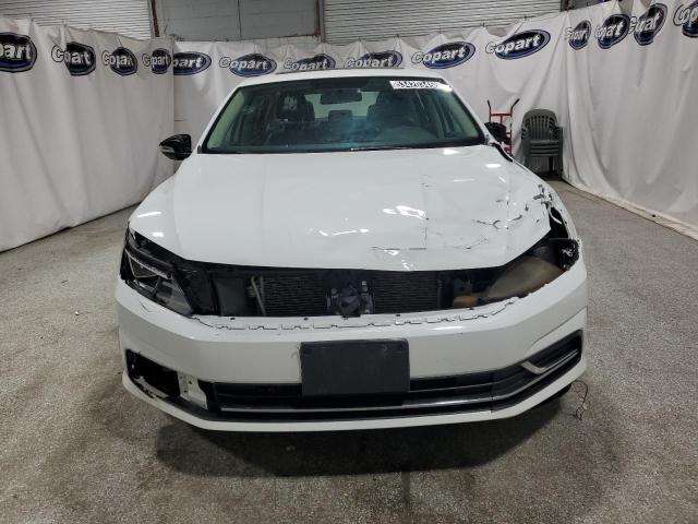  VOLKSWAGEN PASSAT 2018 Biały