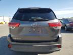 2017 Toyota Highlander Le იყიდება Fresno-ში, CA - Vandalism