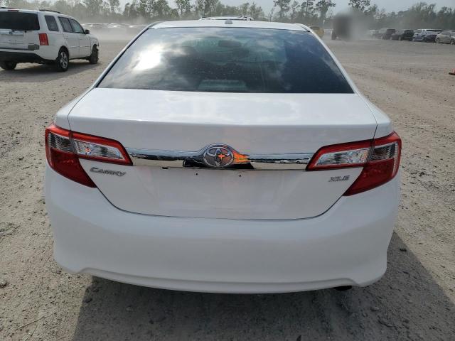  TOYOTA CAMRY 2014 Biały