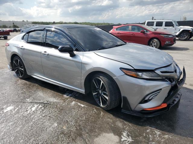  TOYOTA CAMRY 2019 Srebrny