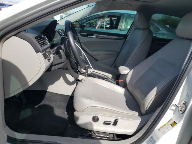  VOLKSWAGEN PASSAT 2018 Білий