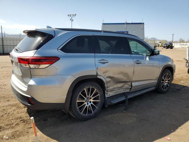  TOYOTA HIGHLANDER 2018 Srebrny