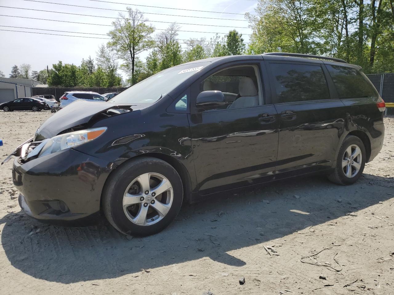 2013 Toyota Sienna Le for Sale in Waldorf, MD - All Over
