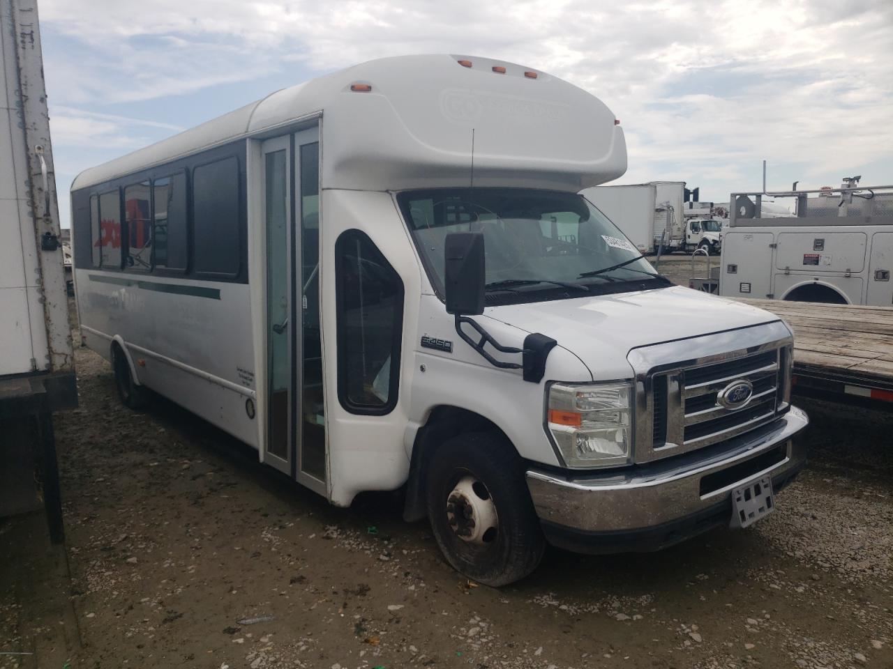 2014 Ford Econoline E450 Super Duty Cutaway Van for Sale in Cicero, IN - Front End