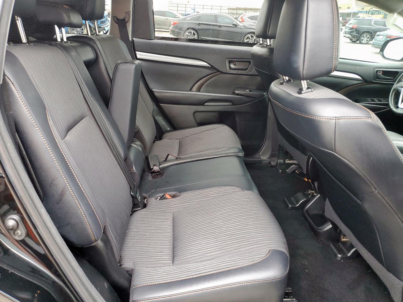 2018 Toyota Highlander Le VIN: 5TDZZRFH7JS275734 Lot: 52032685