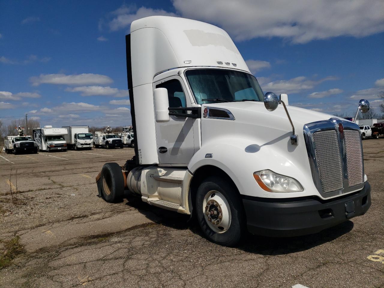 2014 Kenworth T680 Semi Truck for Sale in Woodhaven, MI - Normal Wear