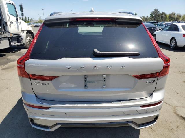  VOLVO XC60 CORE 2024 Srebrny