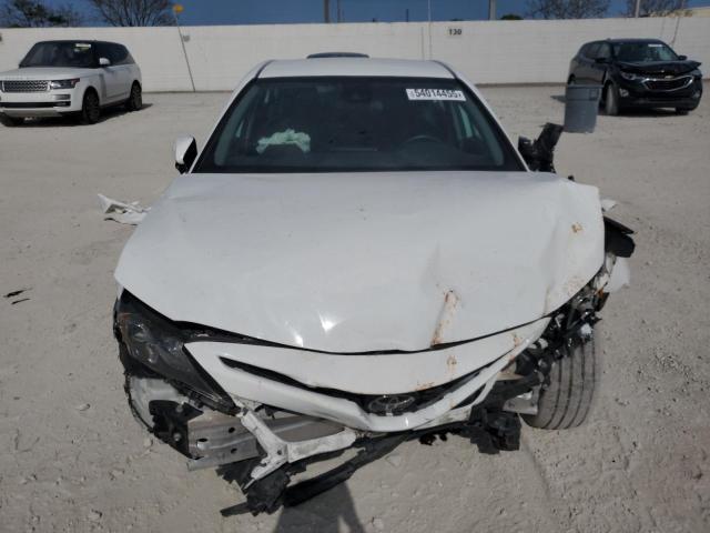  TOYOTA CAMRY 2021 Biały