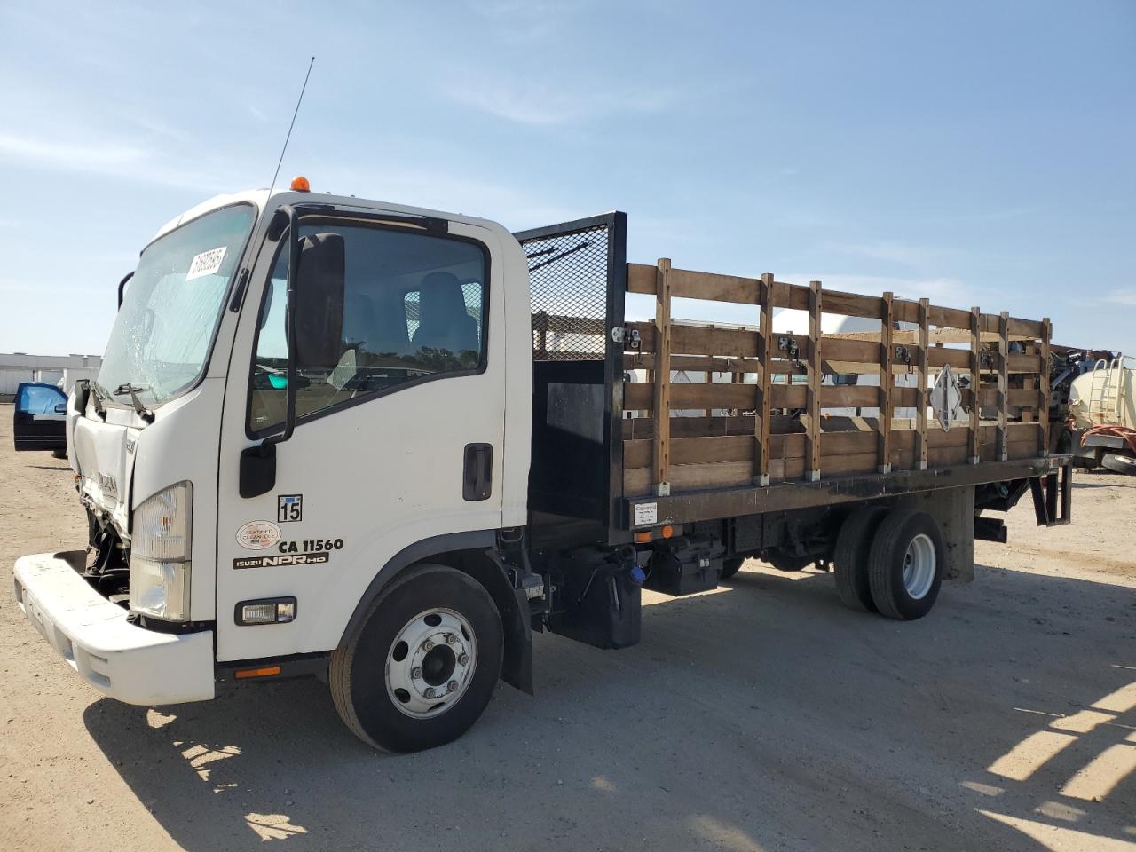 2011 Isuzu Npr იყიდება Colton-ში, CA - Front End