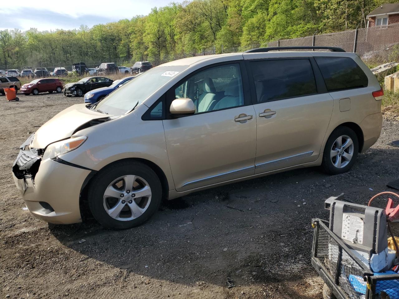 2014 Toyota Sienna Le na sprzedaż w Baltimore, MD - Front End