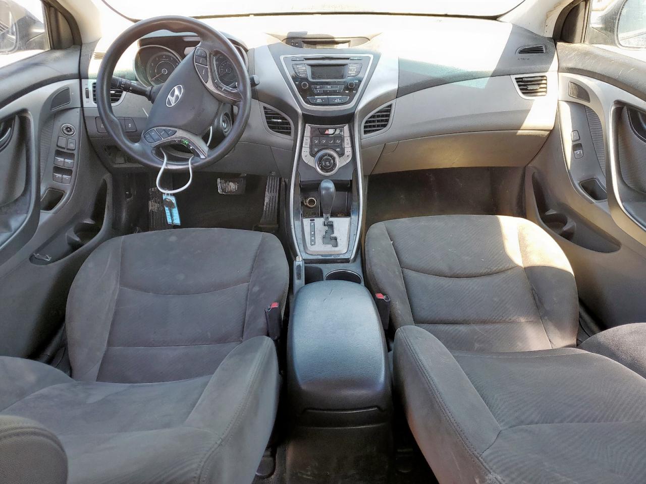 2013 Hyundai Elantra - Image 8