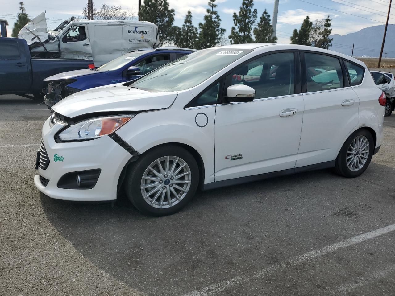 2016 Ford C-Max Premium Sel იყიდება Rancho Cucamonga-ში, CA - Front End