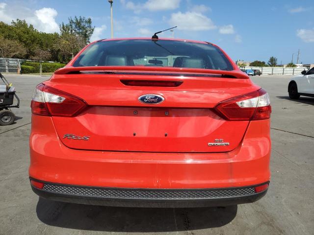 Sedans FORD FOCUS 2013 Czerwony