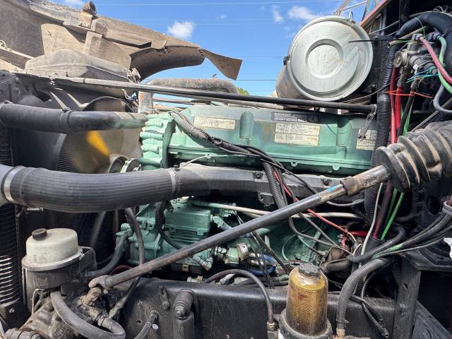 2004 FREIGHTLINER CONVENTIONAL CLASSIC 120