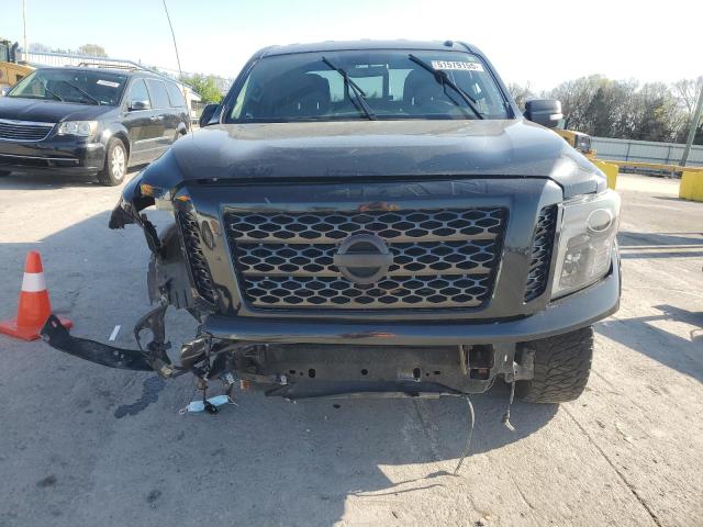  NISSAN TITAN 2018 Чорний