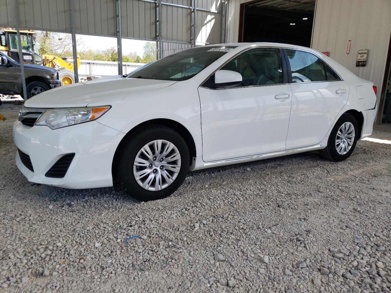 2014 Toyota Camry L en Venta en Bridgeton, MO - Rear End