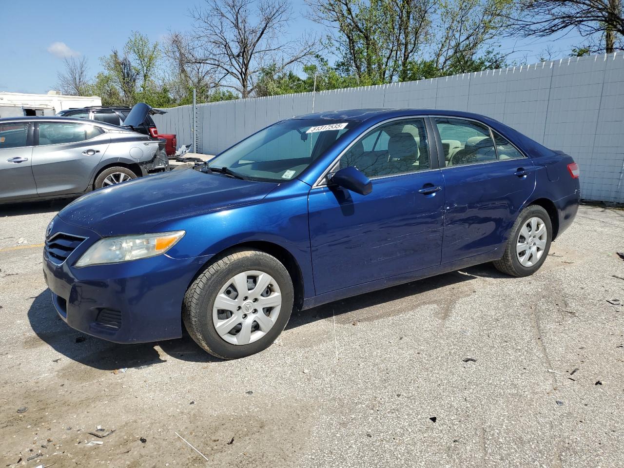 2010 Toyota Camry Base na sprzedaż w Bridgeton, MO - All Over