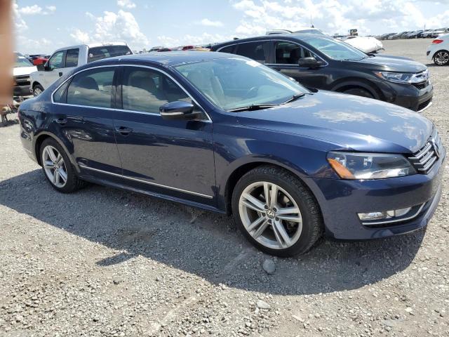 Седани VOLKSWAGEN PASSAT 2015 Синій