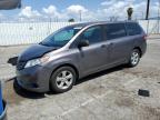 2014 Toyota Sienna  იყიდება Van Nuys-ში, CA - Front End